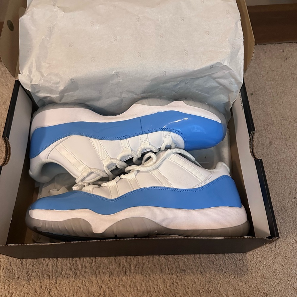 Jordan 11 retro low university blue